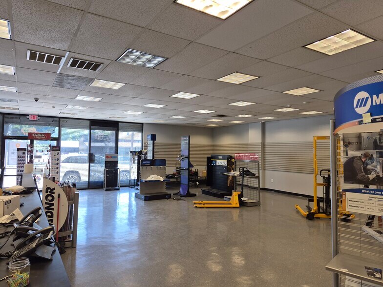 More Photos Of 87 Broadway, Saugus Freestanding For Lease