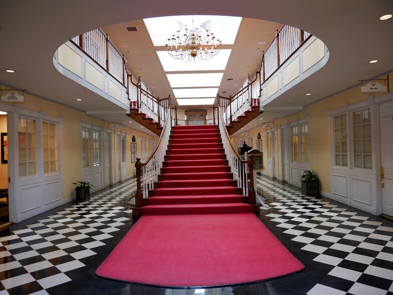 More Photos Of 250 N Golden Circle Dr, Santa Ana Office For Lease