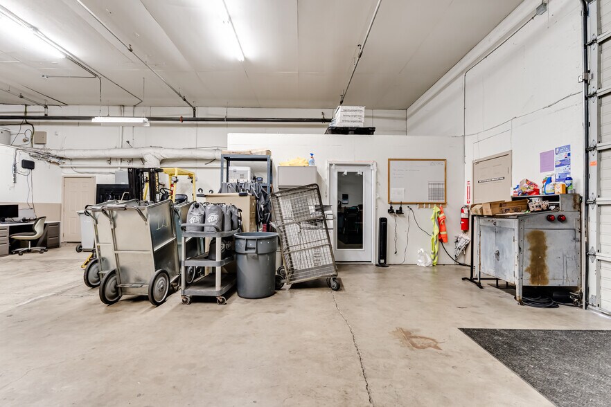 More Photos Of 4224 W 7th Ave, Eugene Service For Lease