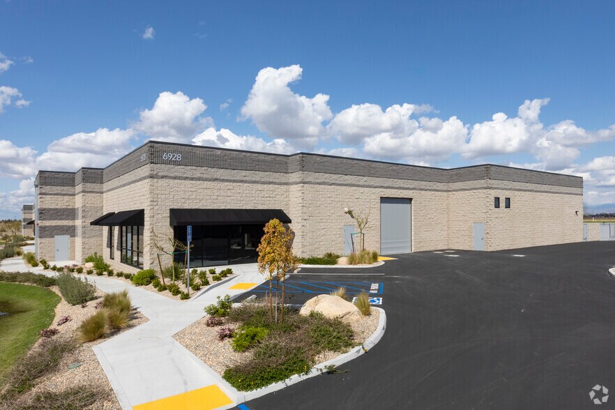More Photos Of 6906-6936 McCutchen Rd, Bakersfield Unknown For Lease