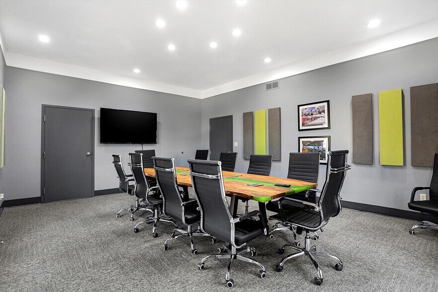 More Photos Of 615 Russell Ave, Indianapolis Medical For Sale