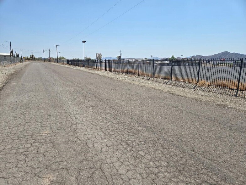 More Photos Of 135 Ironwood St, Quartzsite Office For Sale