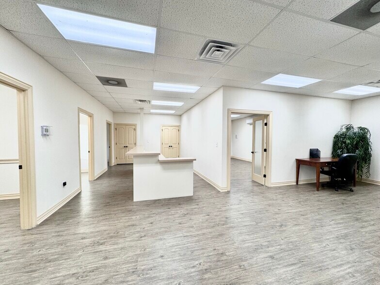 More Photos Of 101 S US Highway 75, Denison Medical For Lease