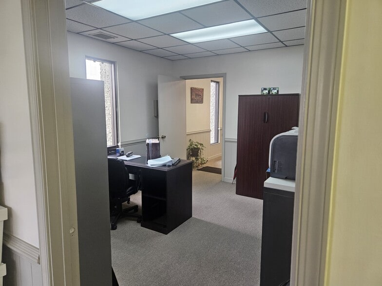 More Photos Of 7010 Calmar Dr, Mechanicsville Warehouse For Sale