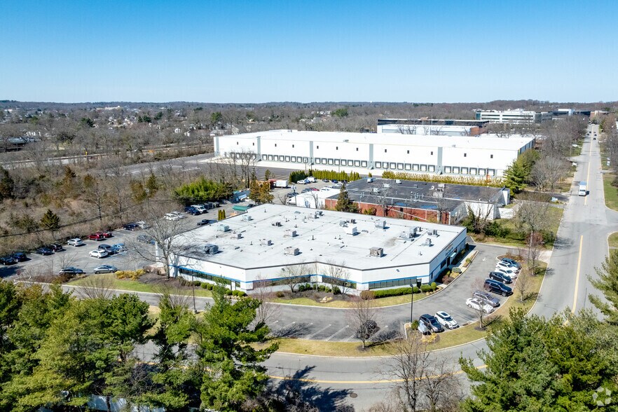 More Photos Of 240-246 Crossways Park Dr W, Woodbury Office For Lease