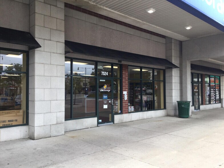 More Photos Of 7507-7545 N Clark St, Chicago Unknown For Lease