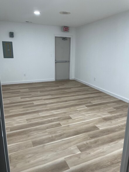 More Photos Of 4136 Bonney Rd, Virginia Beach Office For Lease
