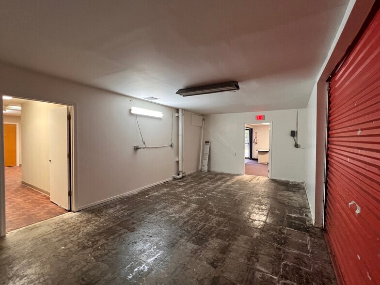 More Photos Of 5072 Edgewater Dr, Orlando Service For Lease
