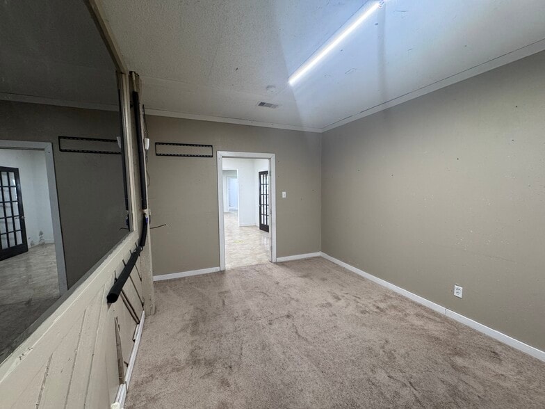 More Photos Of 4200 42nd St, Dickinson Freestanding For Sale