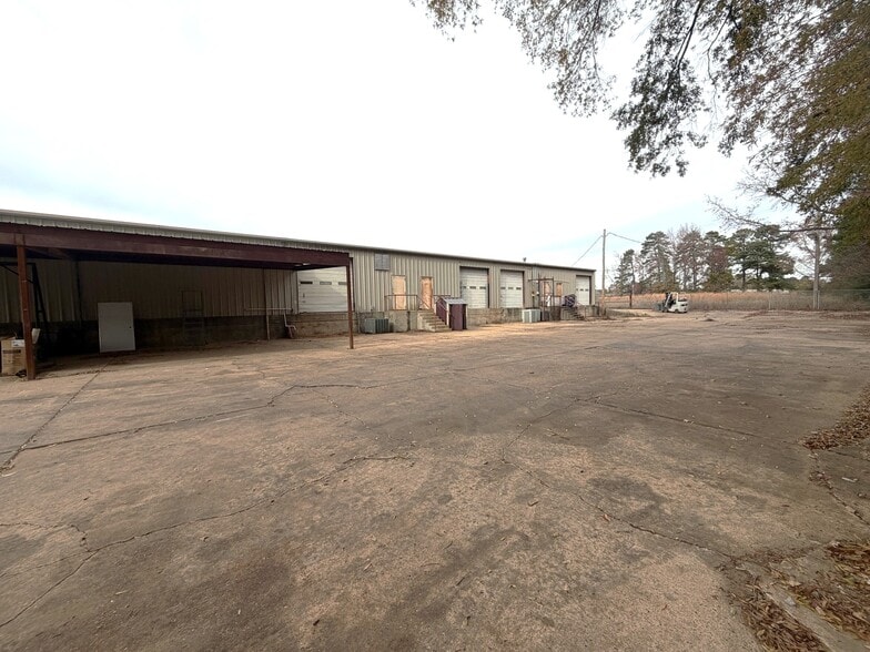 More Photos Of 115-119 Plaza W, Texarkana Warehouse For Lease