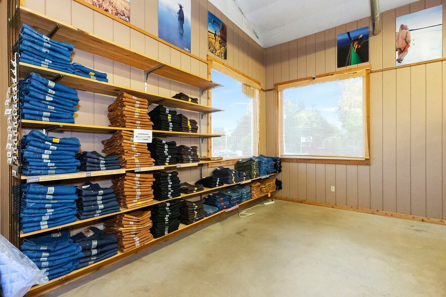 More Photos Of 461 NE Old Belfair Hwy, Belfair Storefront Retail Office For Sale