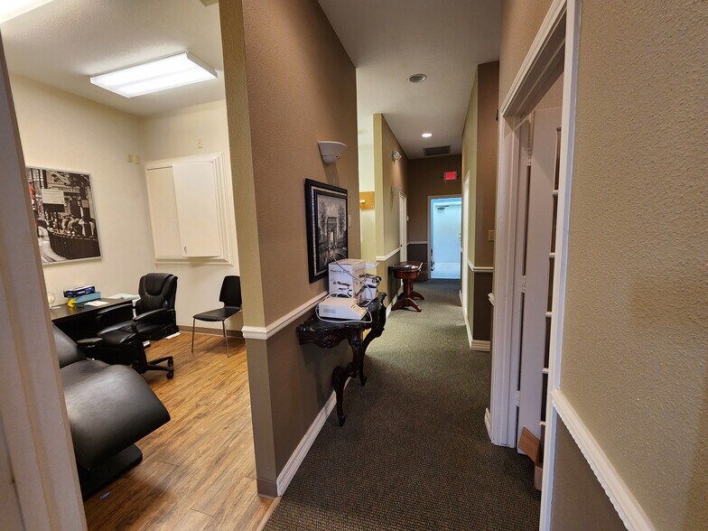 More Photos Of 300-320 E Edgewood Dr, Friendswood Medical For Lease