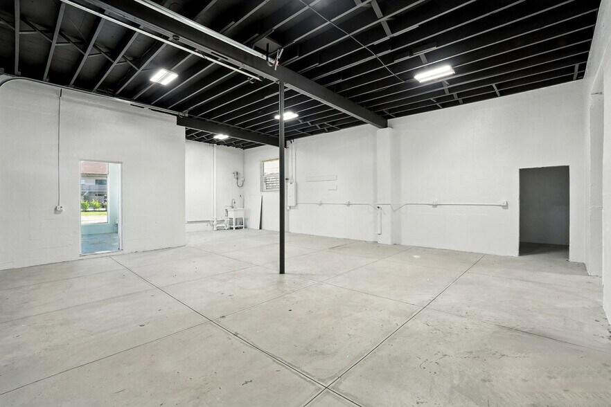 More Photos Of 19003 San Carlos Blvd, Fort Myers Service Station For Sale
