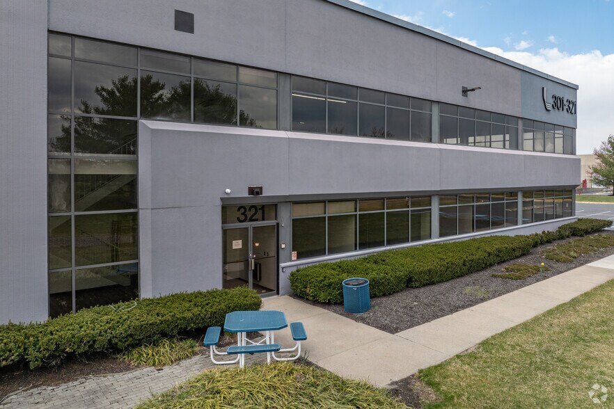 More Photos Of 301-321 Herrod Blvd, South Brunswick Warehouse For Lease
