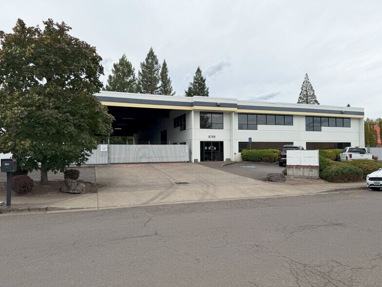 More Photos Of 6789 SW 111th Ave, Beaverton Warehouse For Lease