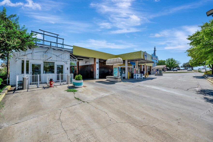 More Photos Of 504 N Euless Main St, Euless Carwash For Sale