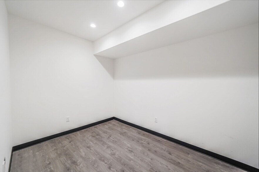 More Photos Of 533 Montauk Hwy, East Moriches Medical For Lease