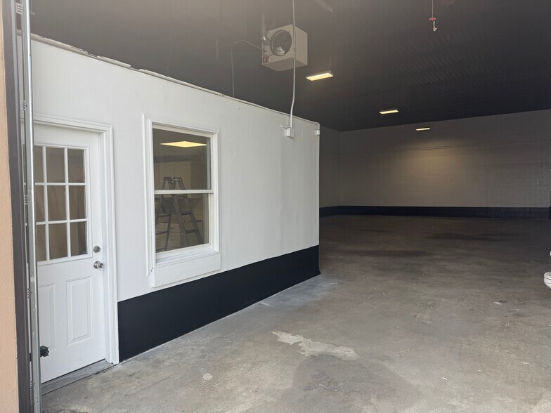More Photos Of 238 Route 109, Farmingdale Warehouse For Lease