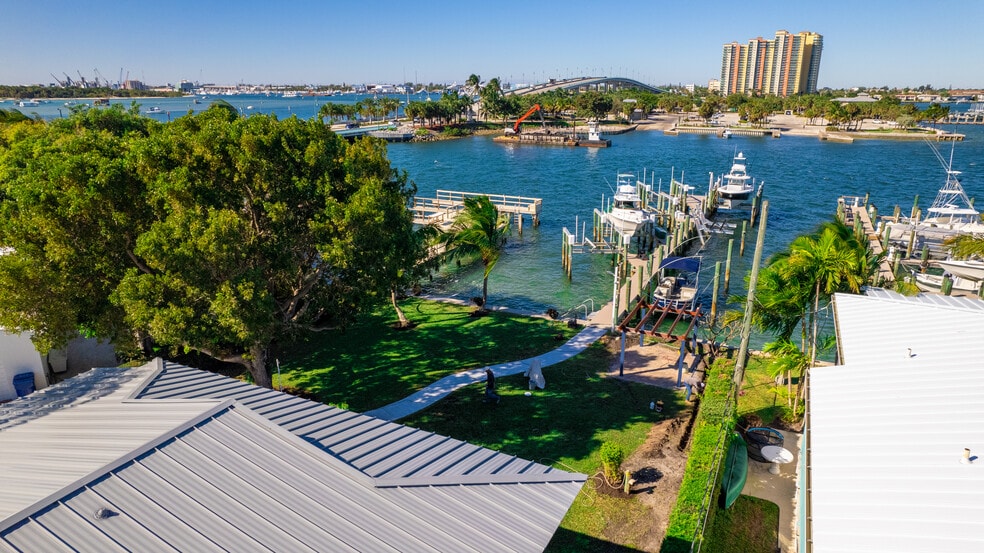 More Photos Of 2649 Lake Dr, Riviera Beach Apartments For Sale