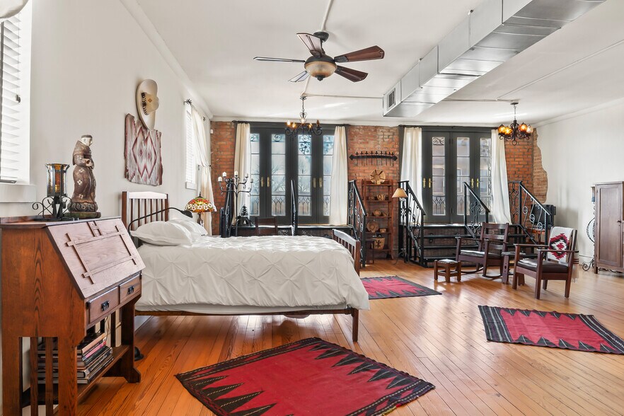 More Photos Of 118 W. Grand St, Whitewright Storefront Retail Residential For Sale