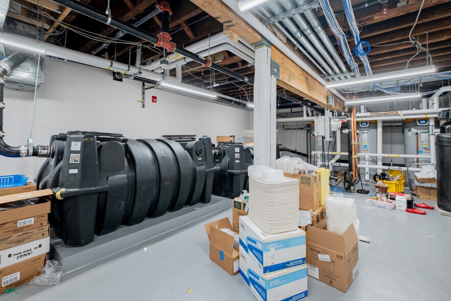 More Photos Of 1910-1918 Chestnut St, Philadelphia Freestanding For Lease