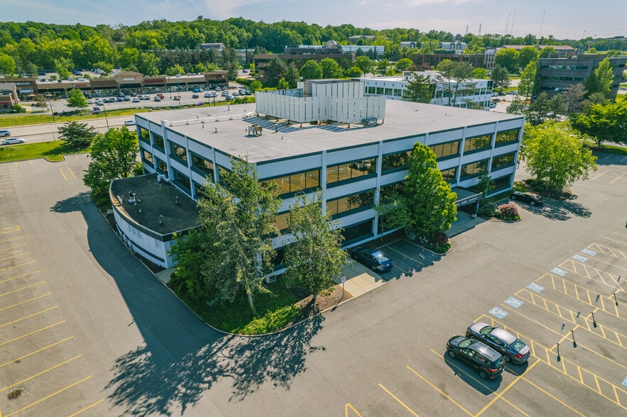 More Photos Of 6701 Rockside Rd, Independence Medical For Lease