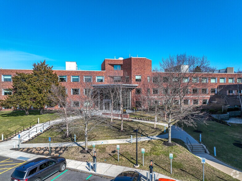 More Photos Of 610 Lincoln St, Waltham Office For Lease