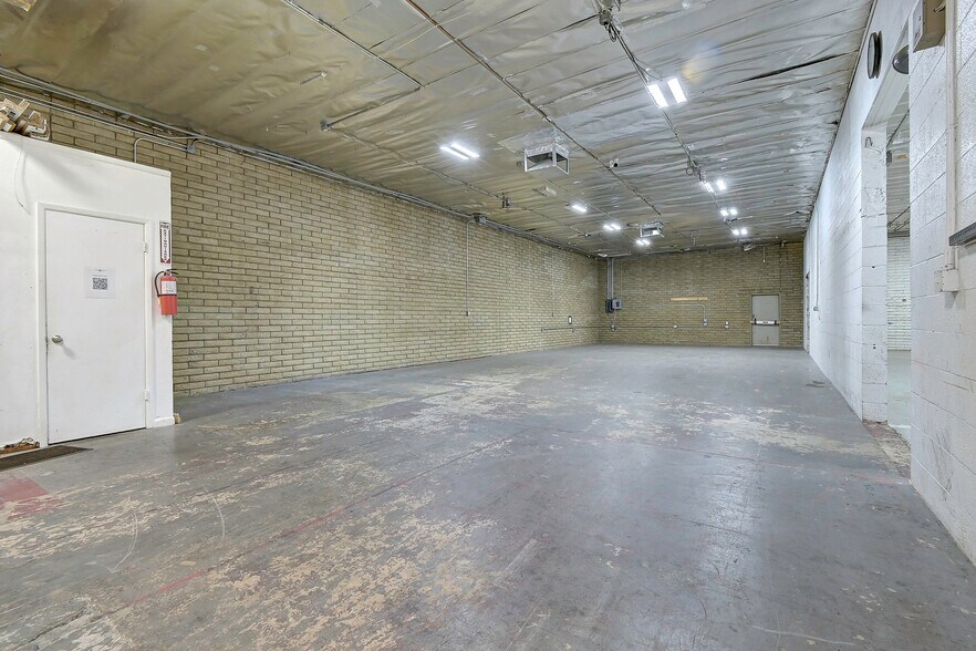 More Photos Of 2928 N 30th St, Phoenix Warehouse For Lease