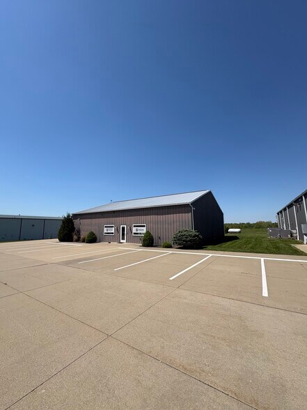 More Photos Of 66850 Executive Dr, Saint Clairsville Warehouse For Lease