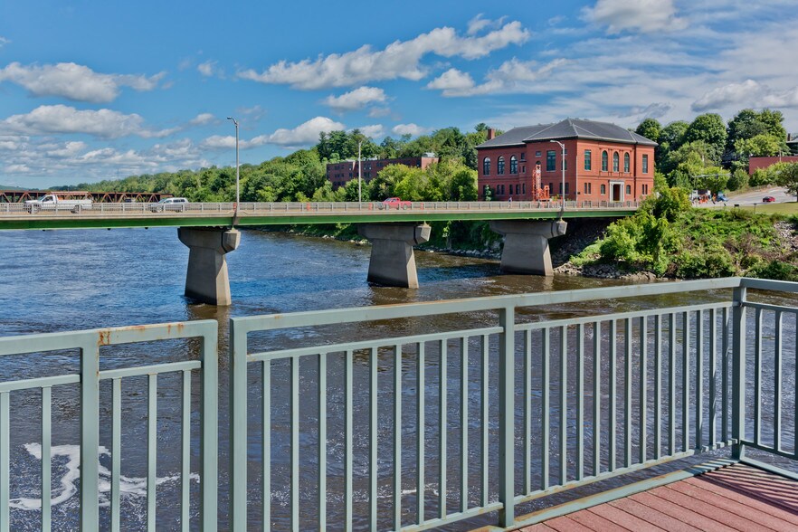 More Photos Of 211 Water St, Augusta Office For Sale