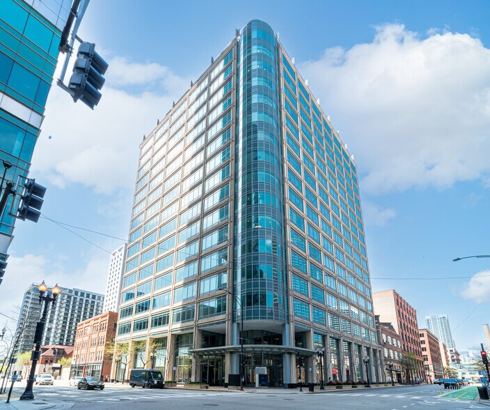 More Photos Of 550 W Washington Blvd, Chicago Office For Lease