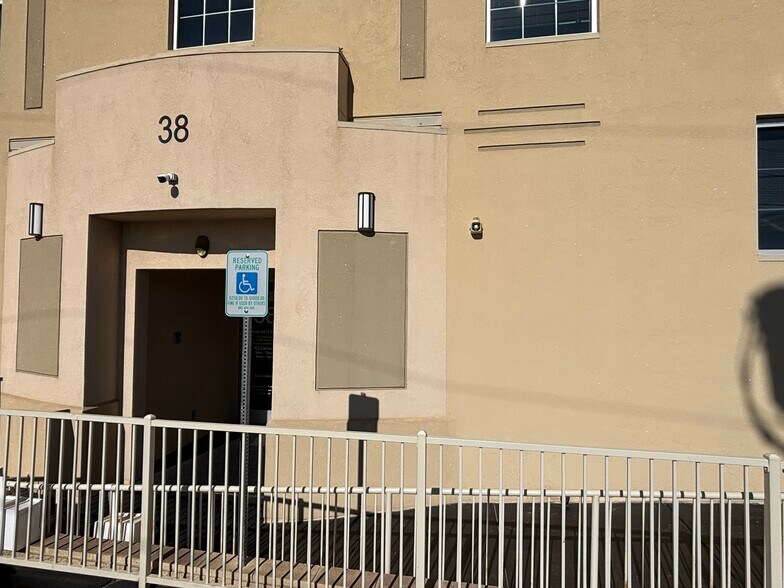 More Photos Of 38 Water St, Henderson Medical For Lease