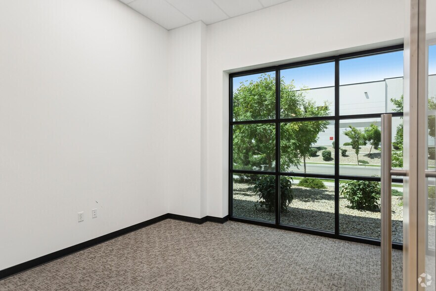 More Photos Of 11400 S Mountain View Cor, South Jordan Distribution For Lease