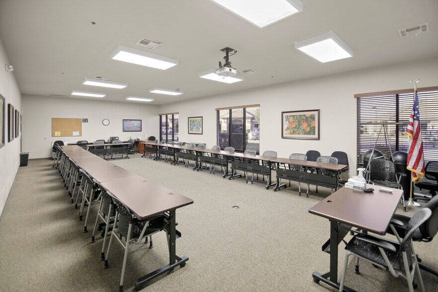 More Photos Of 950 Tharp Rd, Yuba City Office For Sale