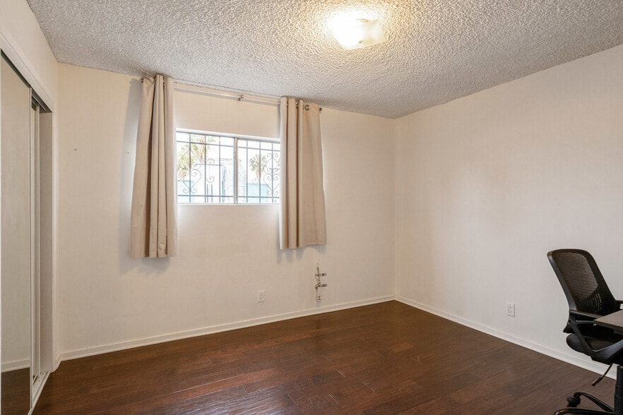 More Photos Of 1302-1306 Abbot Kinney Blvd, Venice Storefront Retail Residential For Lease