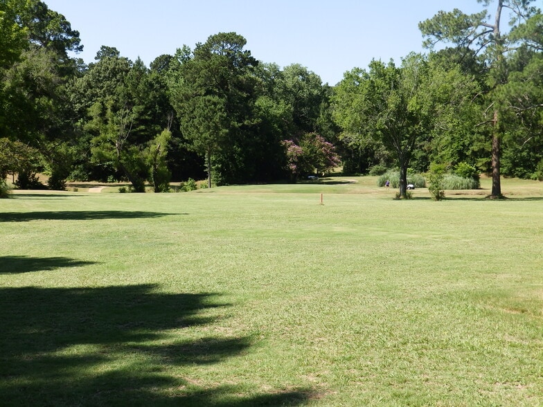 More Photos Of 2130 Country Club Rd, Palestine Golf Course Driving Range For Sale