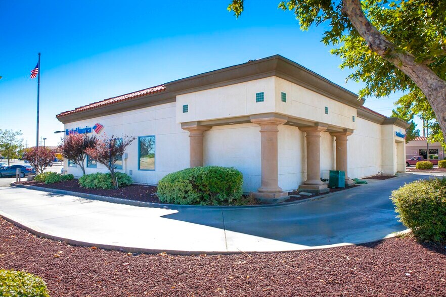 More Photos Of 4165 W Avenue L, Lancaster Bank For Sale