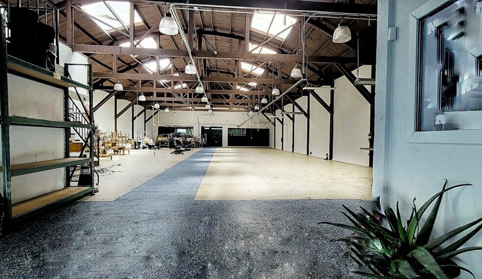 More Photos Of 2438 E 55th St, Los Angeles Service For Lease