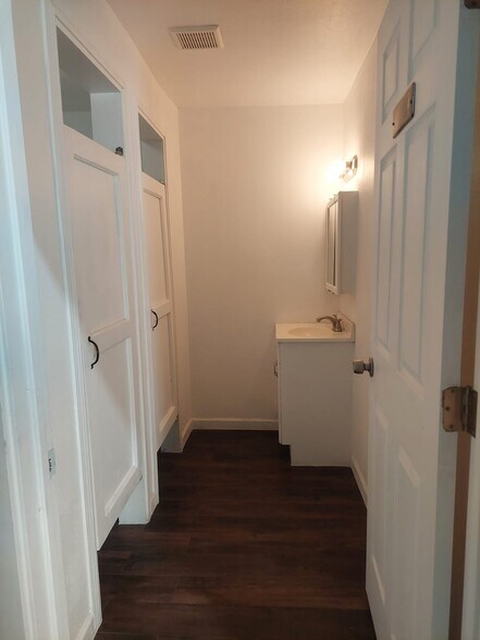 More Photos Of 7301 Galveston Rd, Houston Manufacturing For Sale