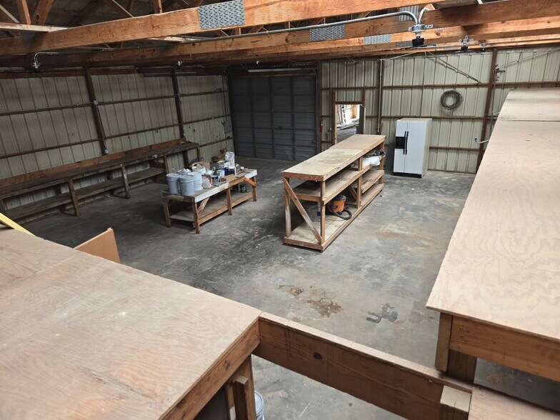 More Photos Of 1523 Avenue C, Katy Flex For Lease