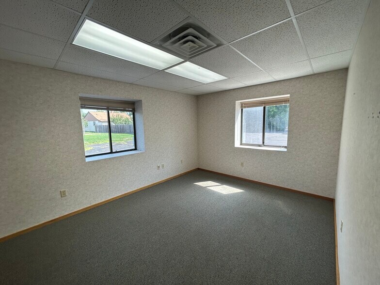More Photos Of 1820 Post Rd, Plover Storefront Retail Office For Lease