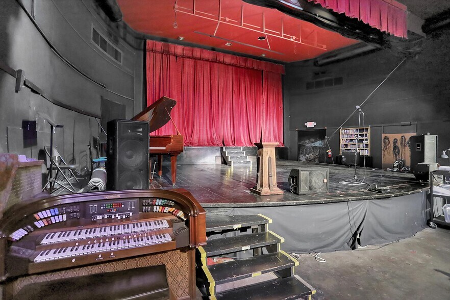More Photos Of 111 S Walnut St, Edinburgh Theater Concert Hall For Sale