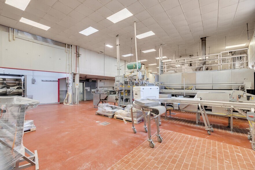 More Photos Of 724 Grand Ave, New Haven Warehouse For Sale