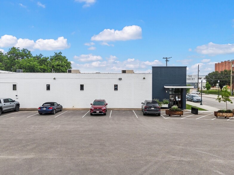More Photos Of 910 Webster Ave, Waco Self Storage For Sale