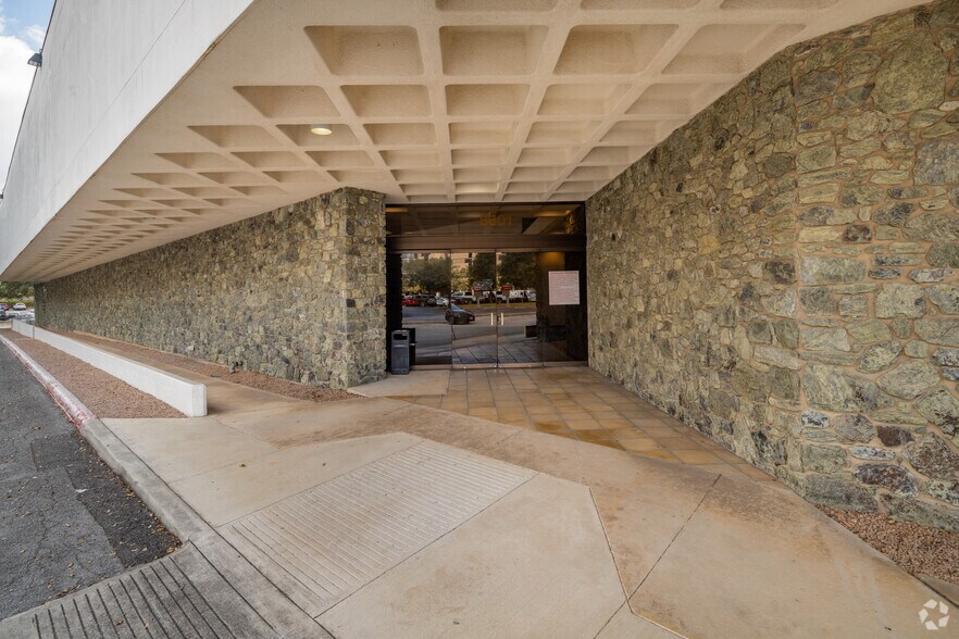 More Photos Of 8601 Village Dr, San Antonio Medical For Lease