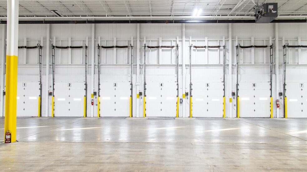 More Photos Of 6155 S Harlem Ave, Chicago Manufacturing For Lease