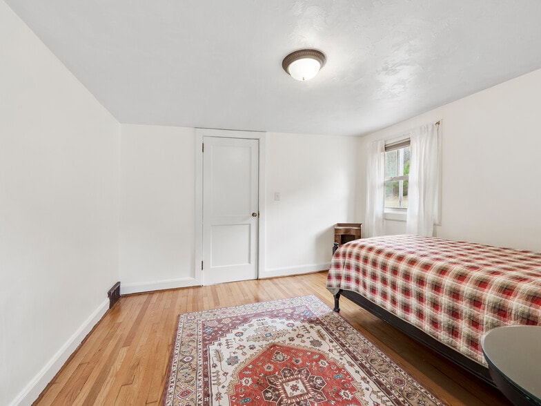 More Photos Of 58 Gunter Town Rd., Marshall Self Storage For Sale