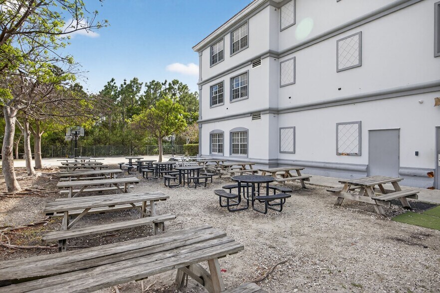 More Photos Of 713 W Palm Dr, Florida City Schools For Sale
