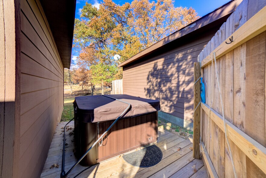 More Photos Of 446724 E 390 Rd, Langley Hotel For Sale