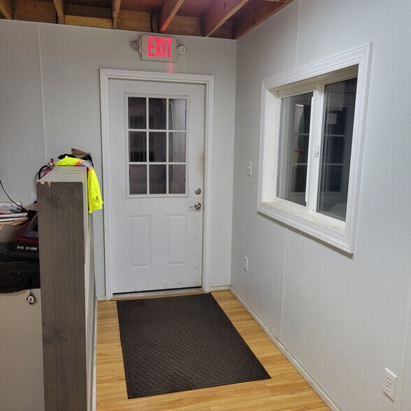 More Photos Of 907 Pulaski Hwy, Goshen Service For Sale